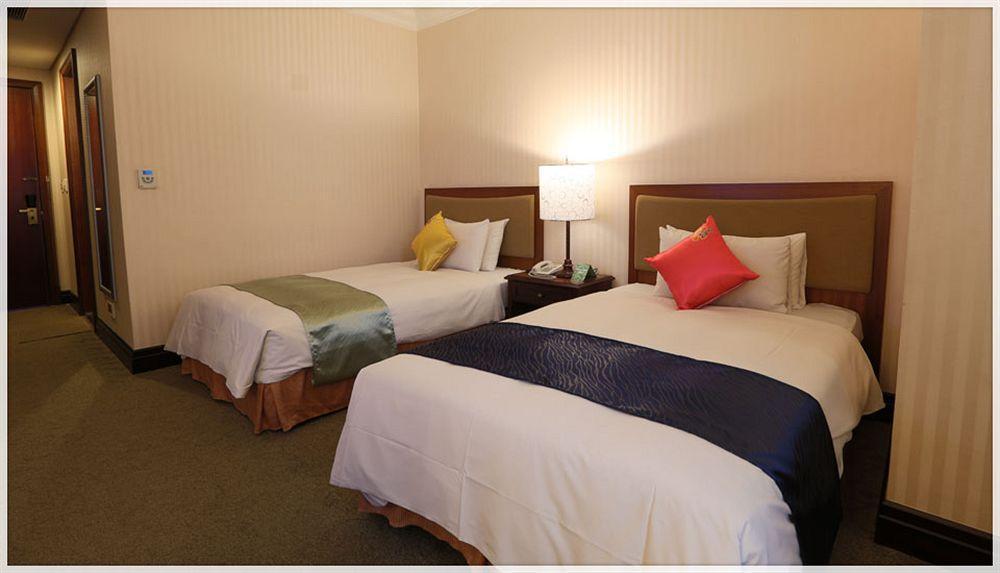 Wei-Yat Grand Hotel Tainan Esterno foto